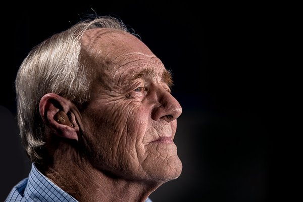 How Do Different Lighting Conditions Affect the Moods of Seniors with Depression?